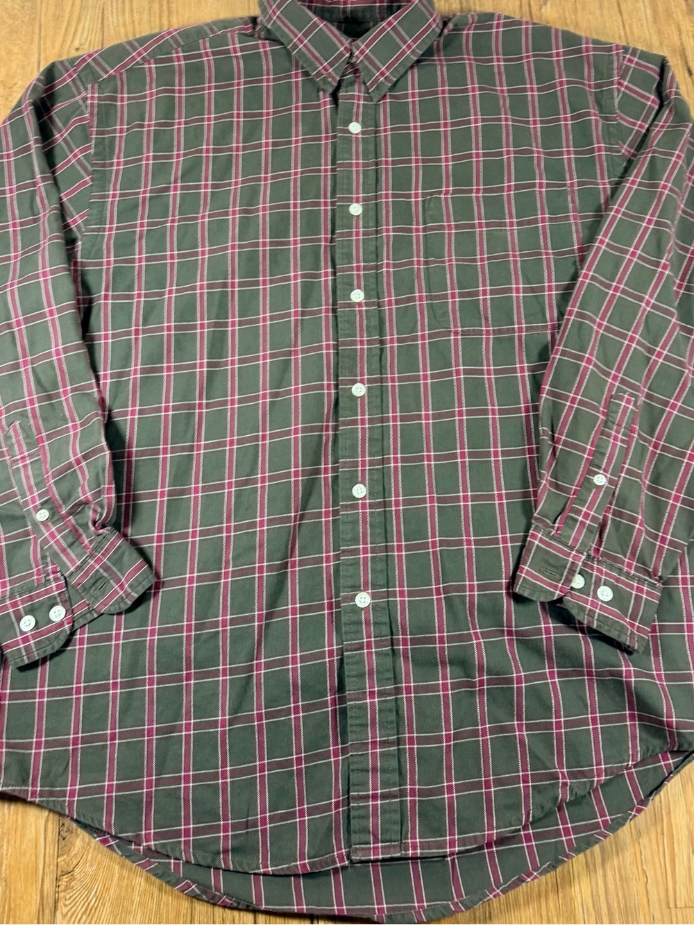 Eddie Bauer Men’s Large Plaid Button Down Shirt Green Burgundy Cotton Outdoor